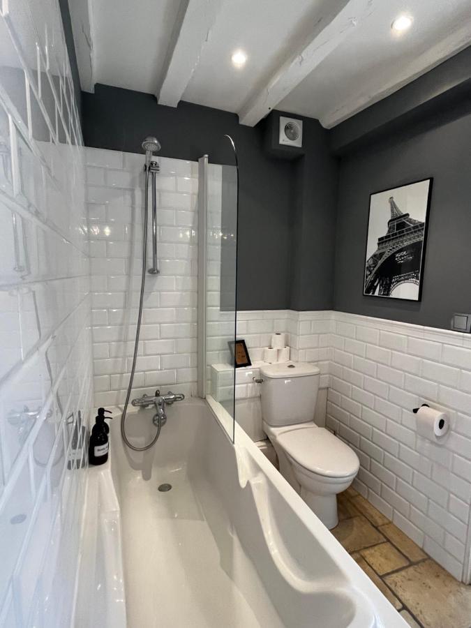 Charming Cottage In Chateau Les Roches Gardens 몽세인트진 외부 사진