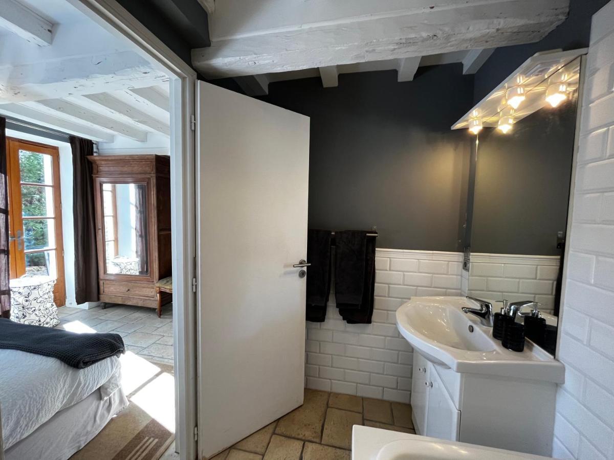 Charming Cottage In Chateau Les Roches Gardens 몽세인트진 외부 사진