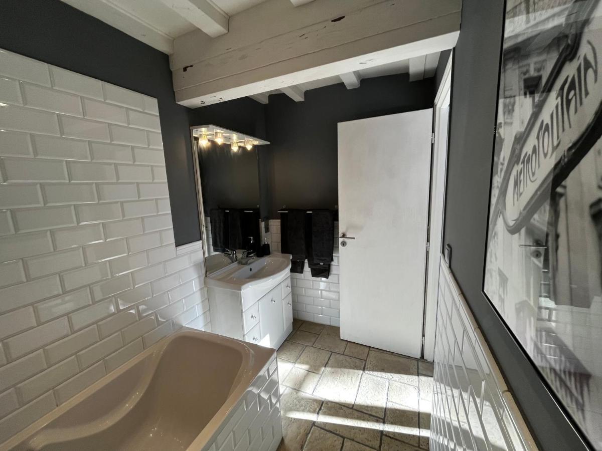 Charming Cottage In Chateau Les Roches Gardens 몽세인트진 외부 사진